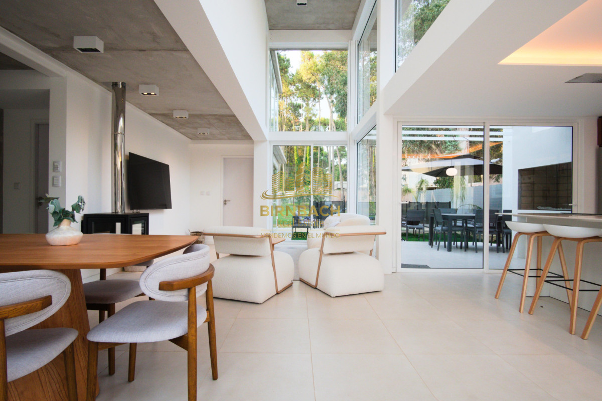 Casa ID.82 - Casa Minimalista Tres Dormitorios con Piscina en Solanas Village Punta del Este, en Venta