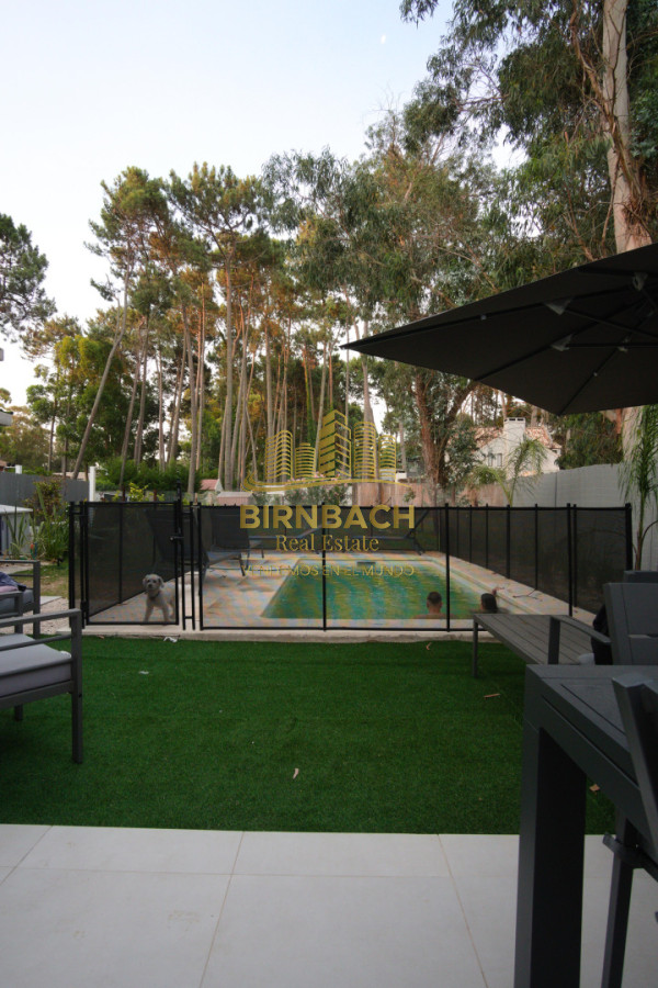 Casa ID.82 - Casa Minimalista Tres Dormitorios con Piscina en Solanas Village Punta del Este, en Venta