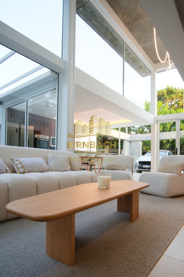 Casa ID.82 - Casa Minimalista Tres Dormitorios con Piscina en Solanas Village Punta del Este, en Venta