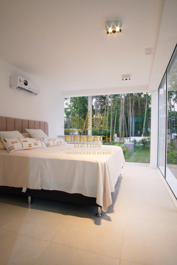 Casa ID.82 - Casa Minimalista Tres Dormitorios con Piscina en Solanas Village Punta del Este, en Venta