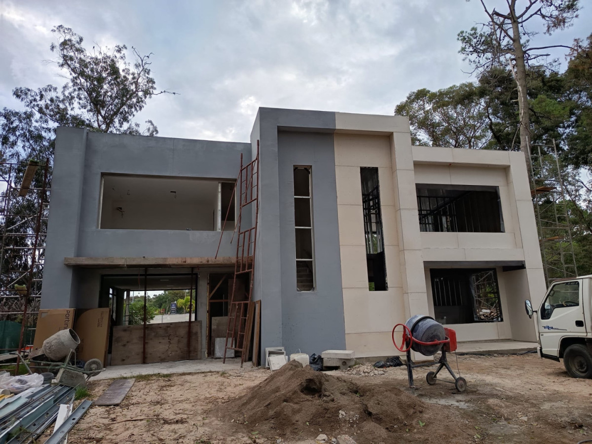 4 bedroom house under construction in Solanas Complex, Punta Ballena - For Sale