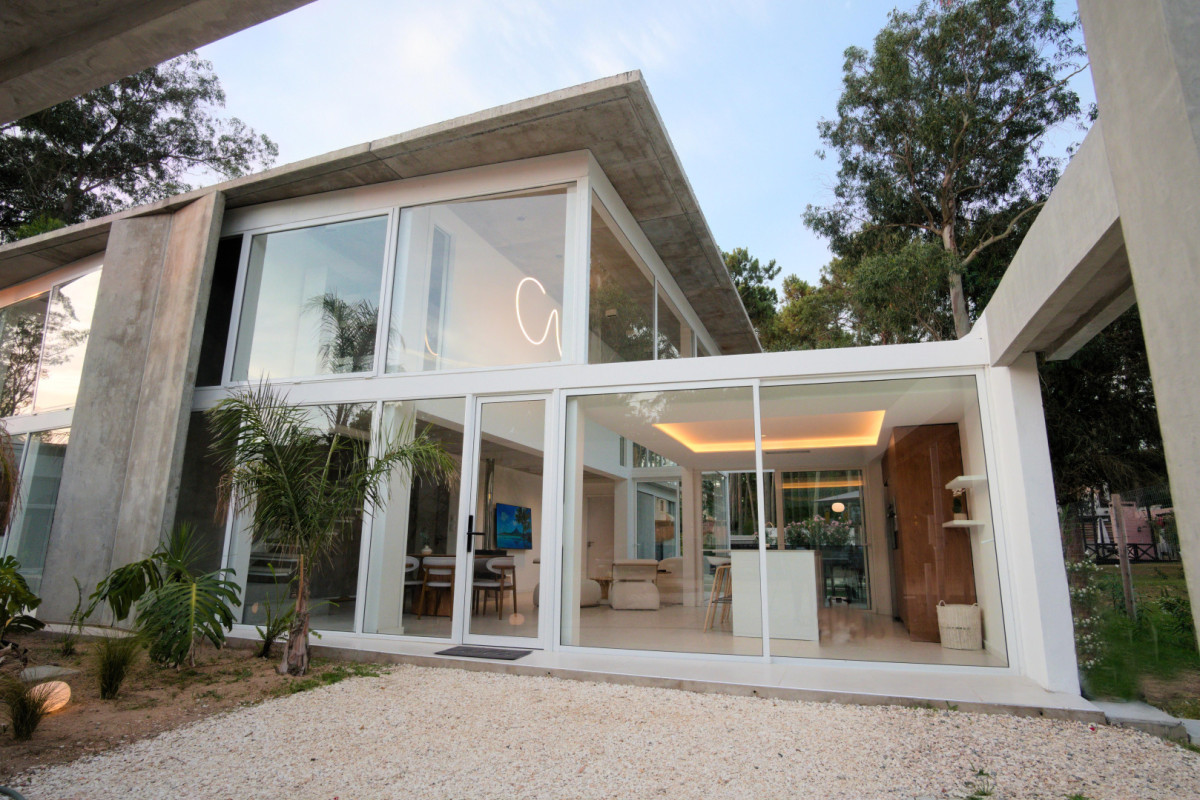 Casa Minimalista Tres Dormitorios con Piscina en Solanas Village Punta del Este, en Venta