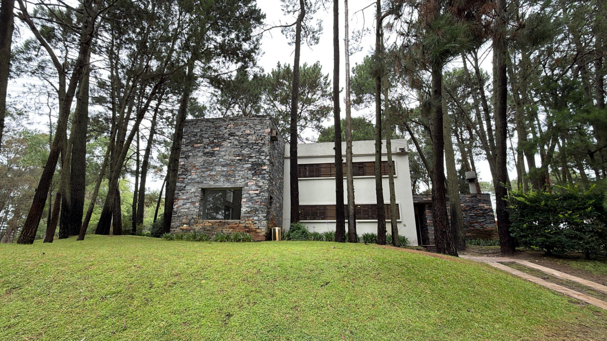 Casa de 5 Dormitorios en Solanas Punta del Este, Venta
