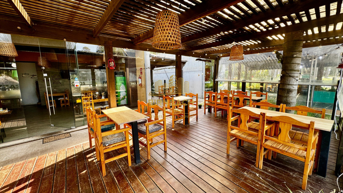 Local Comercial ID.8 - Local Comercial 99 m2 amplio deck en Punta Ballena Alquiler