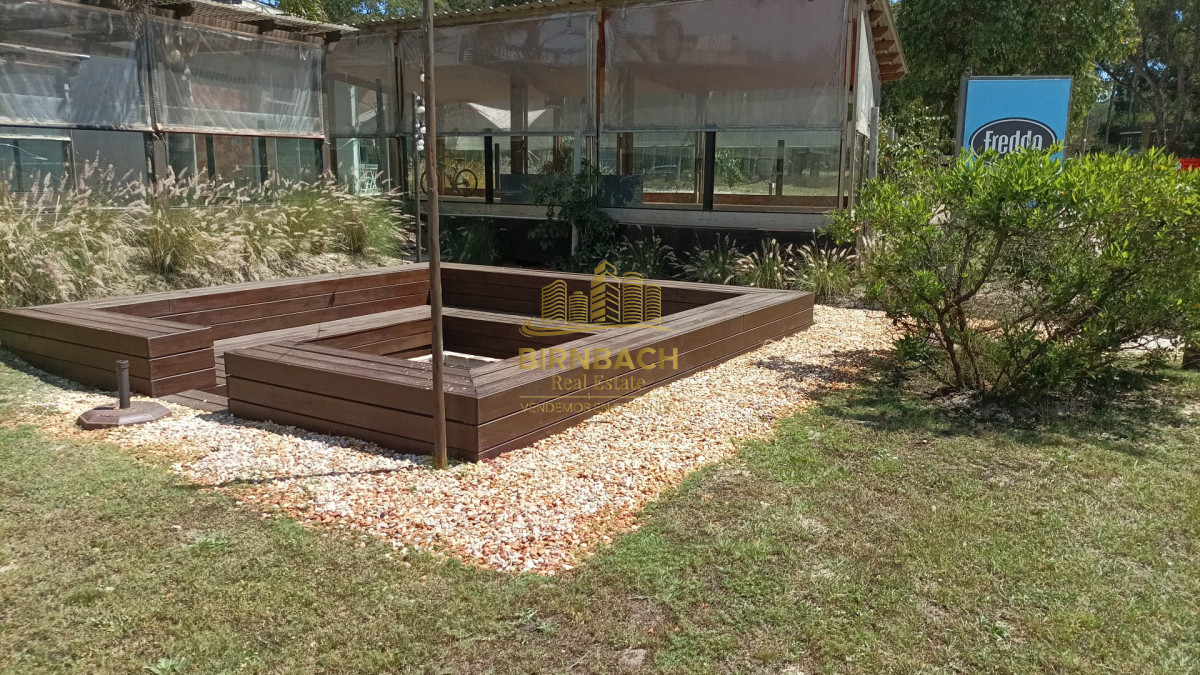 Local Comercial ID.8 - Local Comercial 99 m2 amplio deck en Punta Ballena Alquiler