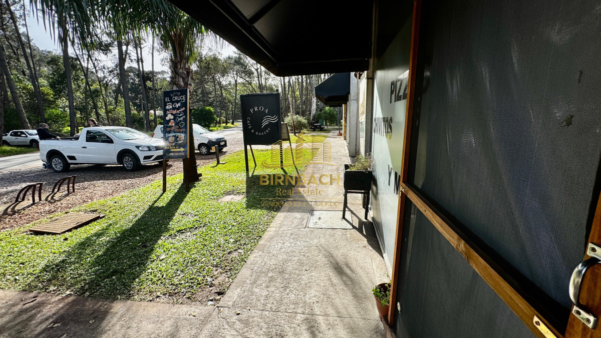 Local Comercial ID.8 - Local Comercial 99 m2 amplio deck en Punta Ballena Alquiler