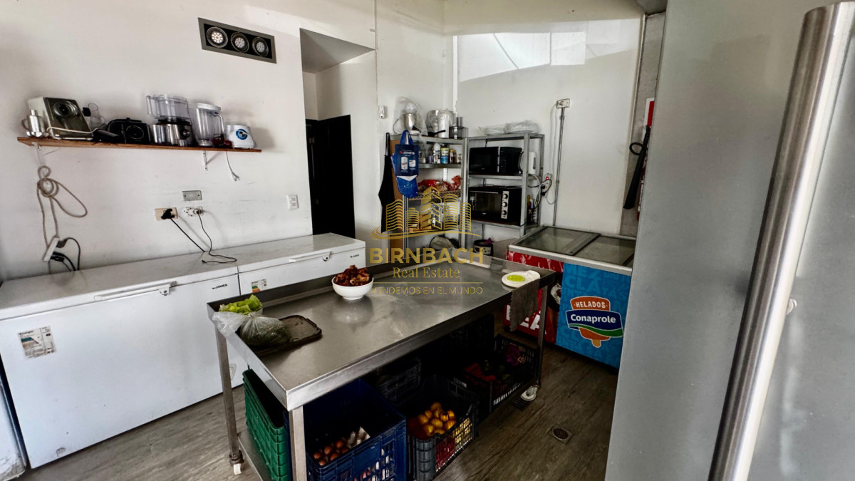 Local Comercial ID.8 - Local Comercial 99 m2 amplio deck en Punta Ballena Alquiler