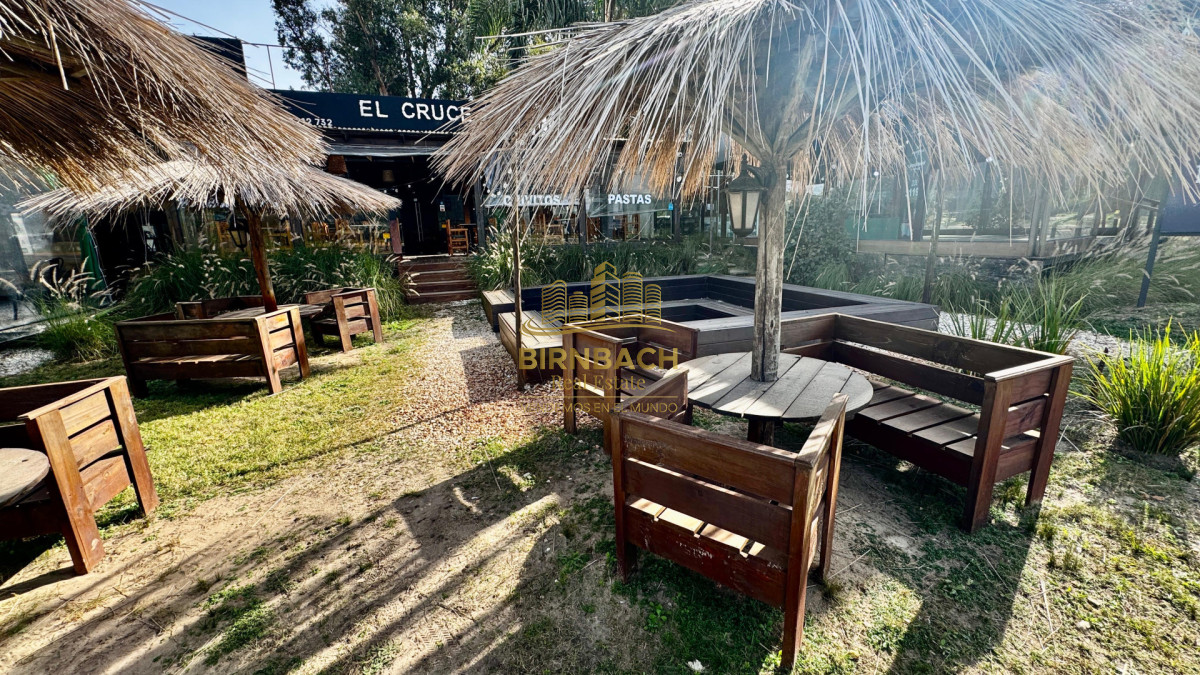Local Comercial ID.8 - Local Comercial 99 m2 amplio deck en Punta Ballena Alquiler
