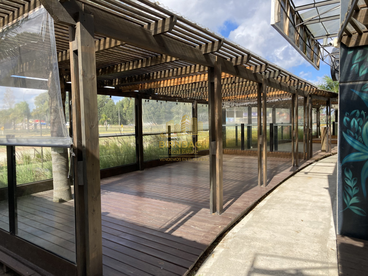 Local Comercial ID.8 - Local Comercial 99 m2 amplio deck en Punta Ballena Alquiler