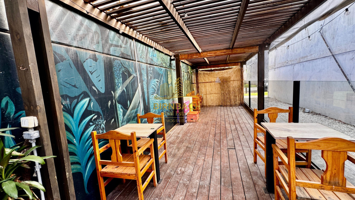 Local Comercial ID.8 - Local Comercial 99 m2 amplio deck en Punta Ballena Alquiler