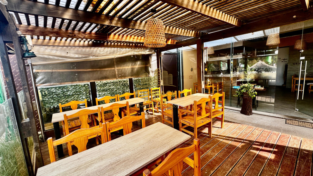 Local Comercial ID.8 - Local Comercial 99 m2 amplio deck en Punta Ballena Alquiler