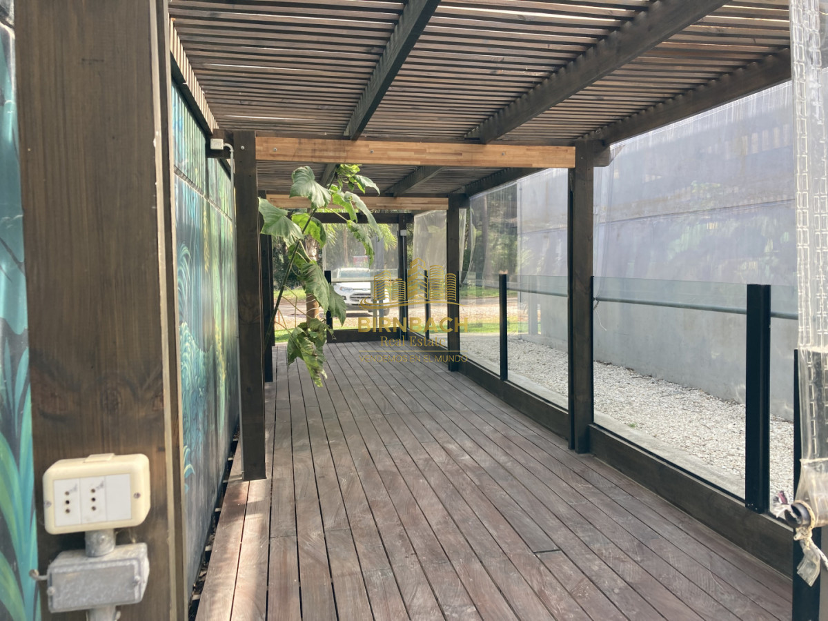 Local Comercial ID.8 - Local Comercial 99 m2 amplio deck en Punta Ballena Alquiler