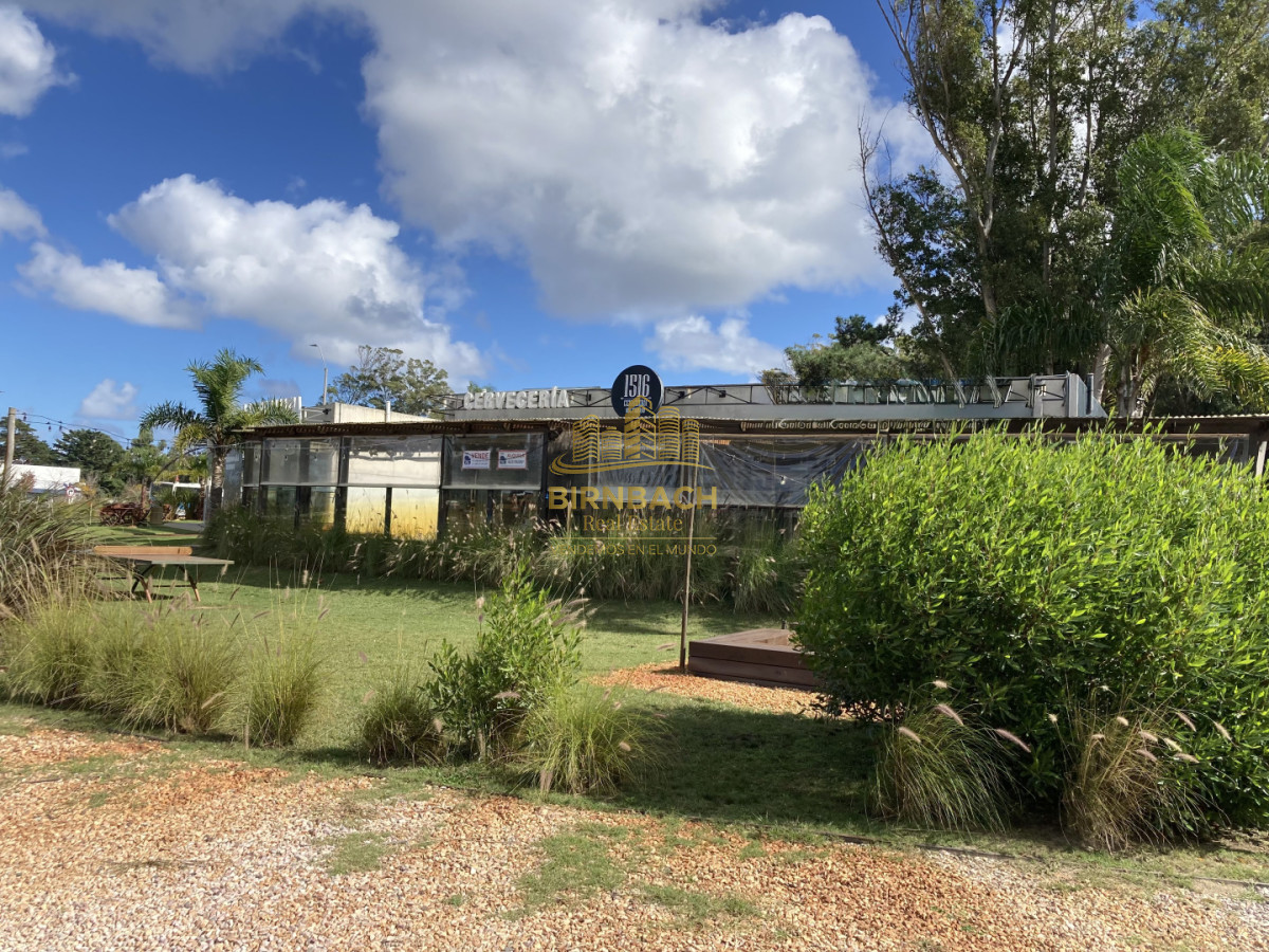 Local Comercial ID.8 - Local Comercial 99 m2 amplio deck en Punta Ballena Alquiler