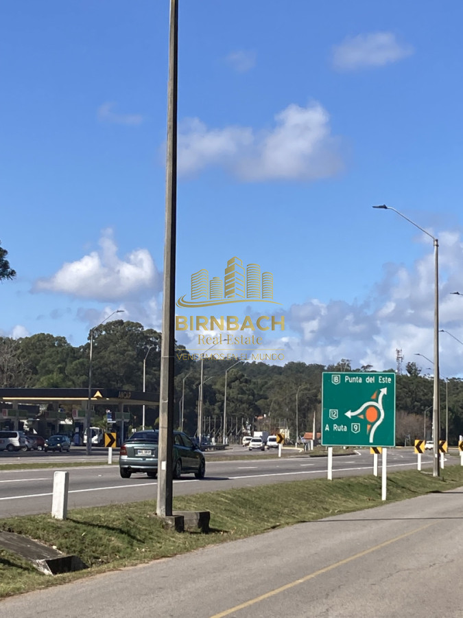 Local Comercial ID.8 - Local Comercial 99 m2 amplio deck en Punta Ballena Alquiler
