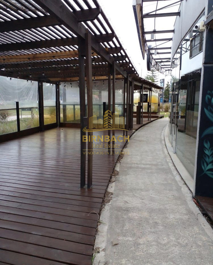 Local Comercial ID.8 - Local Comercial 99 m2 amplio deck en Punta Ballena Alquiler