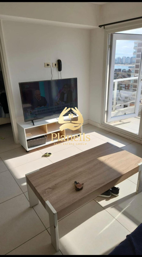 VENTA con renta actual dos dormitorios Lux Tower piso alto 5