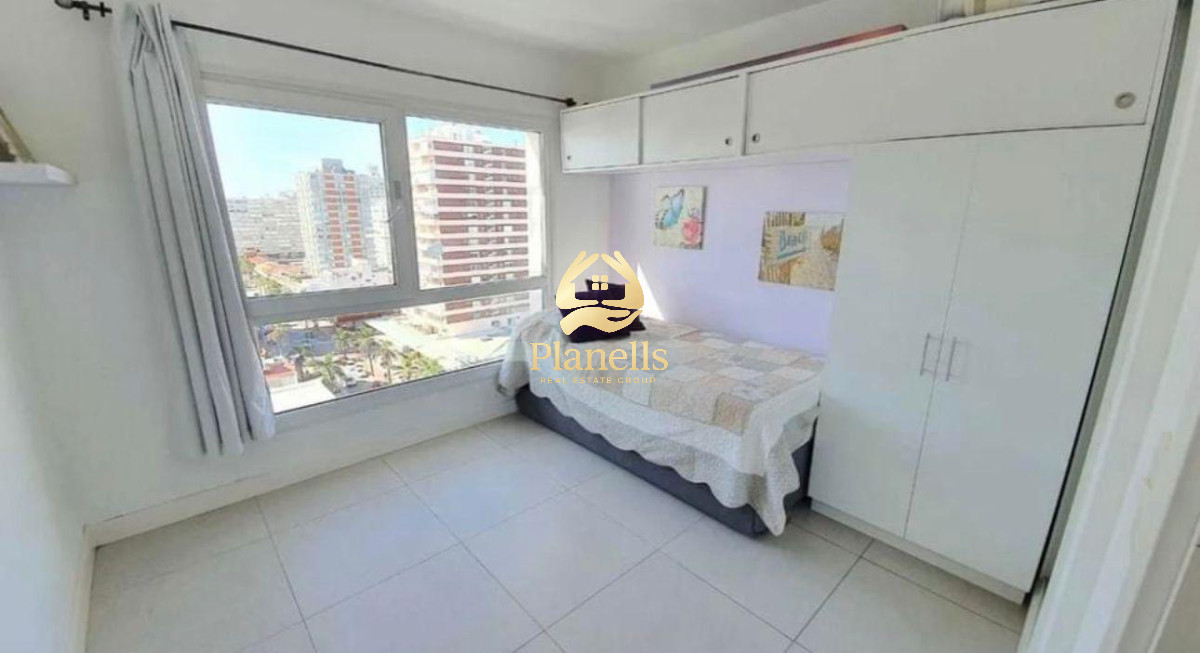 VENTA con renta actual dos dormitorios Lux Tower piso alto 9