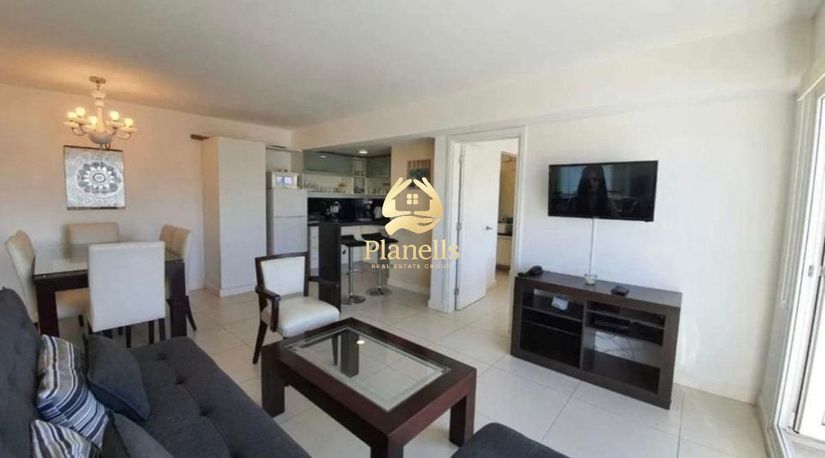 VENTA con renta actual dos dormitorios Lux Tower piso alto 2