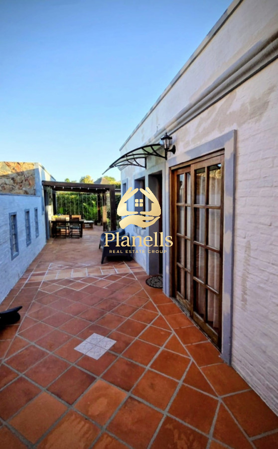 Casa ID.4078 - Encanto y Confort en Jardines de Cordoba , 3 Dorm U$S 350000 Mil DÃ³lares 
