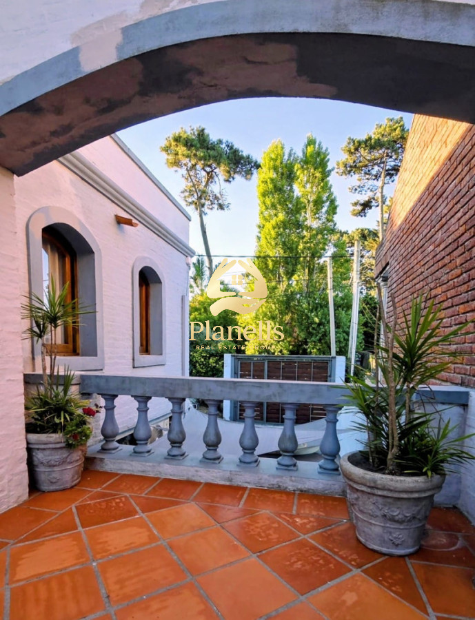 Casa ID.4078 - Encanto y Confort en Jardines de Cordoba , 3 Dorm U$S 350000 Mil DÃ³lares 