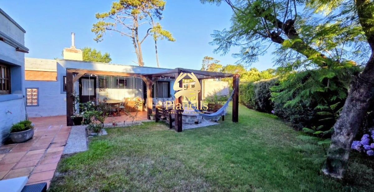 Casa ID.4078 - Encanto y Confort en Jardines de Cordoba , 3 Dorm U$S 350000 Mil DÃ³lares 