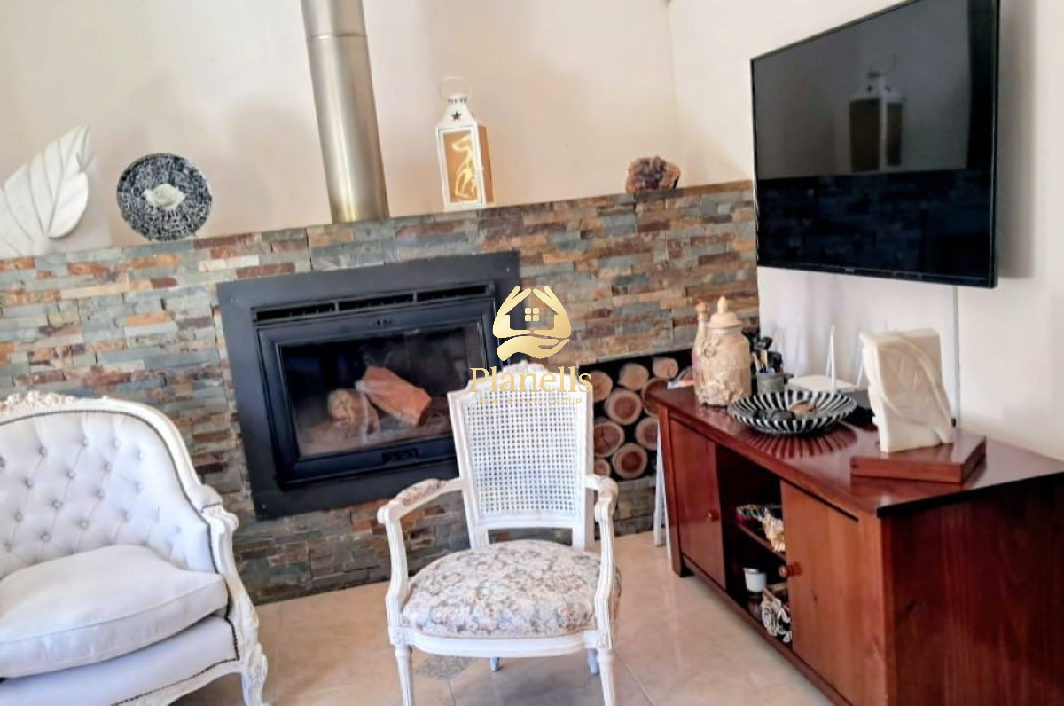 Casa ID.4064 - CASA EN VENTA JARDINES DE CORDOBA 2 DORM + BARBACOA INDEPENDIENTE U$S 350000MIL DOLARES 