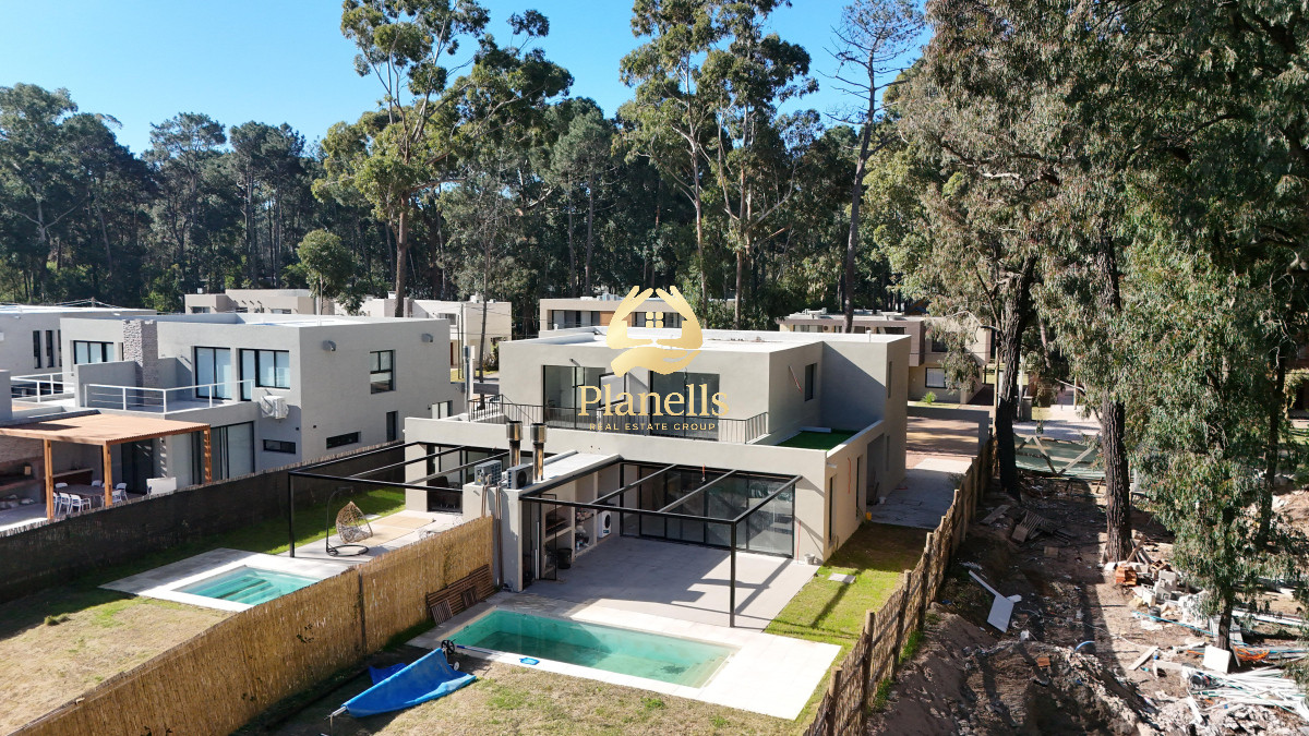 Alquiler anual a estrenar dentro de Solanas 4 suites con piscina privada equipada totalmente 36