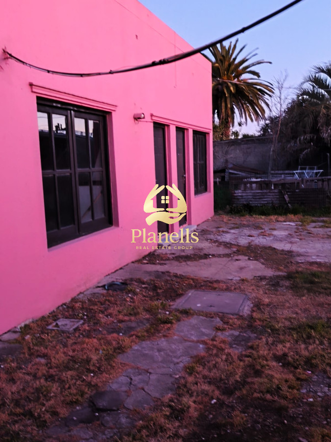 Venta y alquiler de casa con apto en San Carlos 2