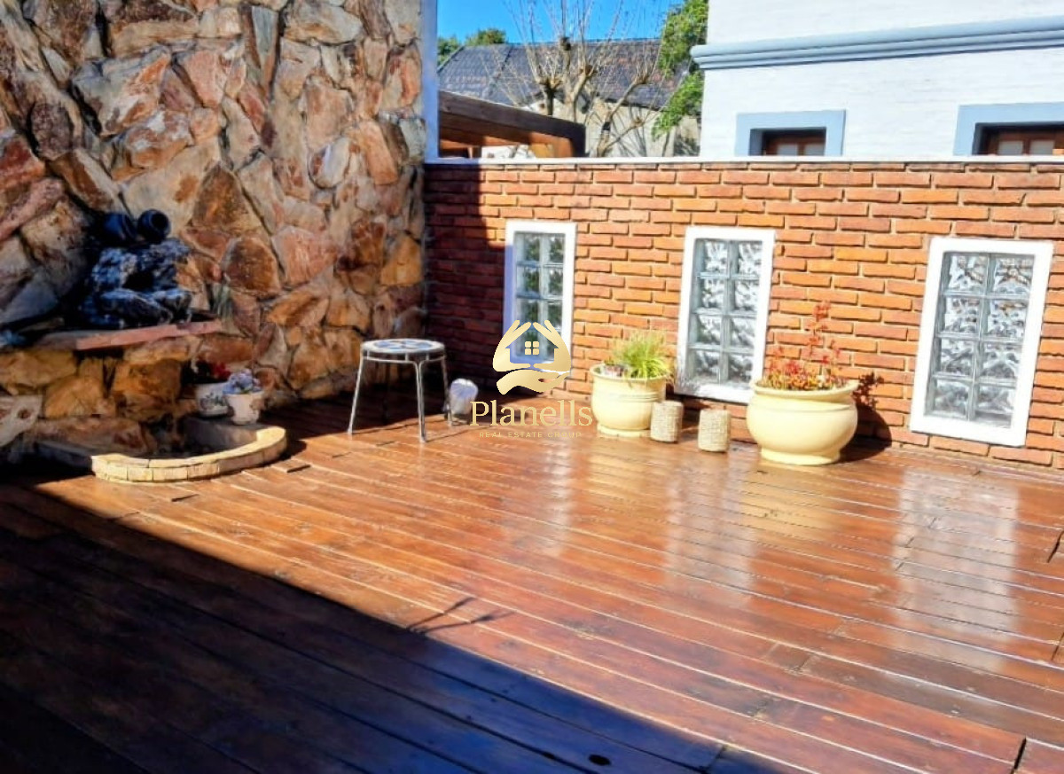 Casa ID.4064 - CASA EN VENTA JARDINES DE CORDOBA 2 DORM + BARBACOA INDEPENDIENTE U$S 350000MIL DOLARES 