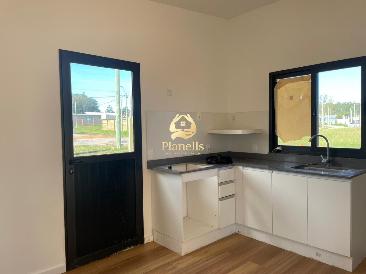 Venta de casas CON RENTA  zona Luisch Miradores dos dormitorios 4