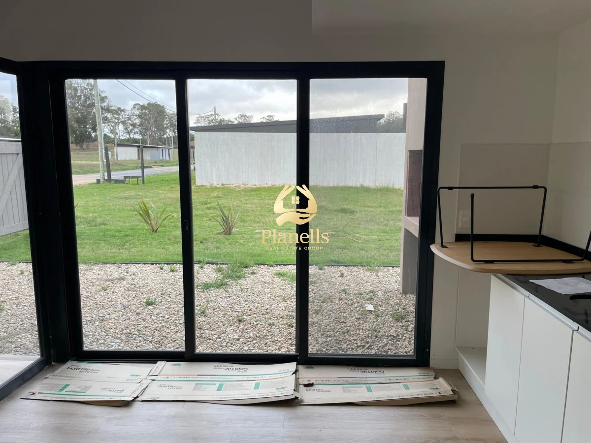 Casa ID.2344 - Venta de casas CON RENTA  zona Luisch Miradores dos dormitorios