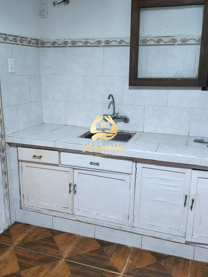 Venta y alquiler de casa con apto en San Carlos 5