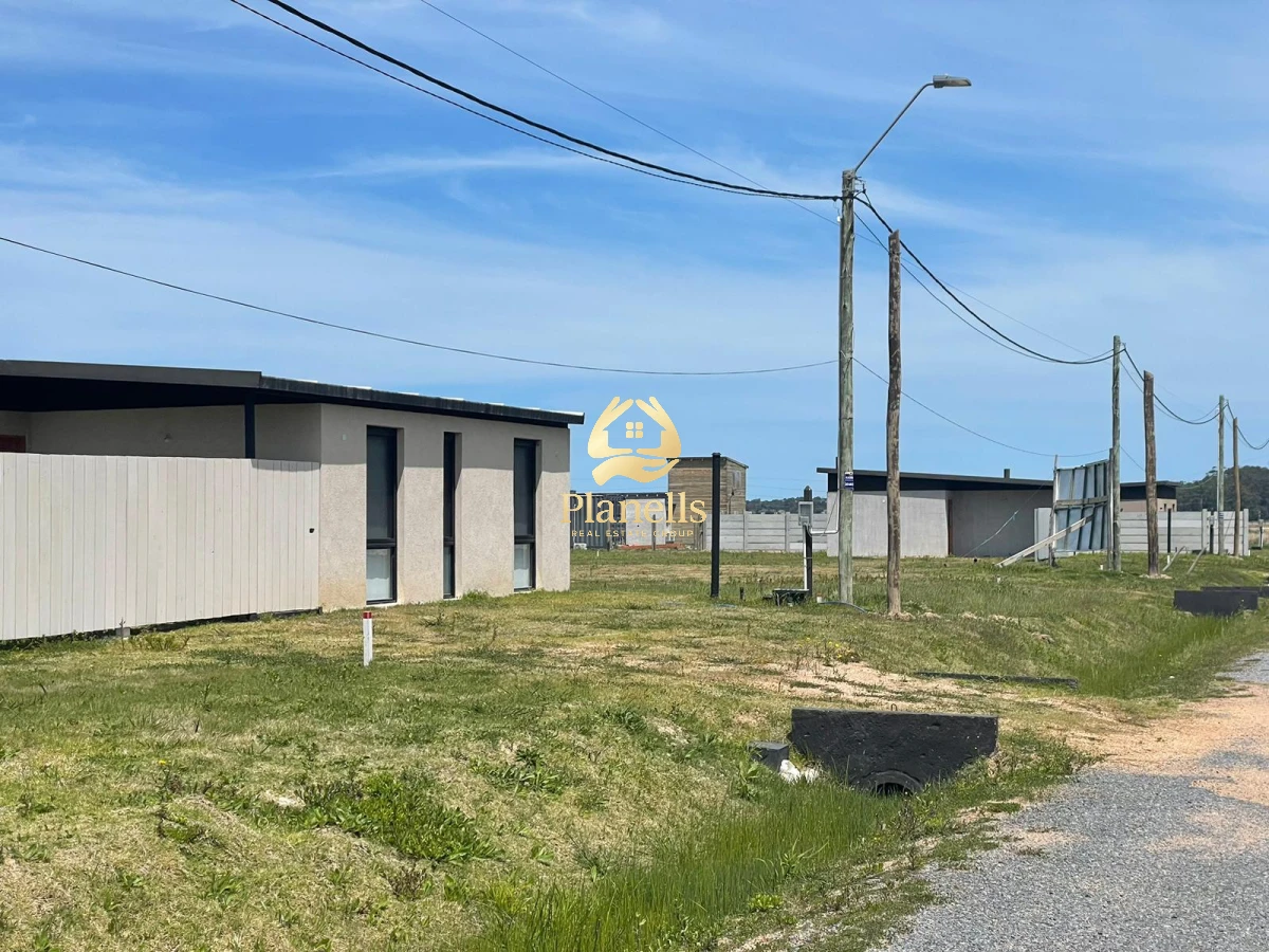 Casa ID.2344 - Venta de casas CON RENTA  zona Luisch Miradores dos dormitorios
