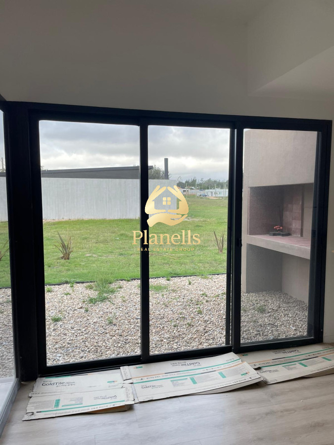 Venta de casas CON RENTA  zona Luisch Miradores dos dormitorios 12
