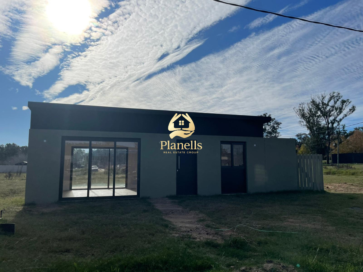 Venta de casas CON RENTA  zona Luisch Miradores dos dormitorios 3