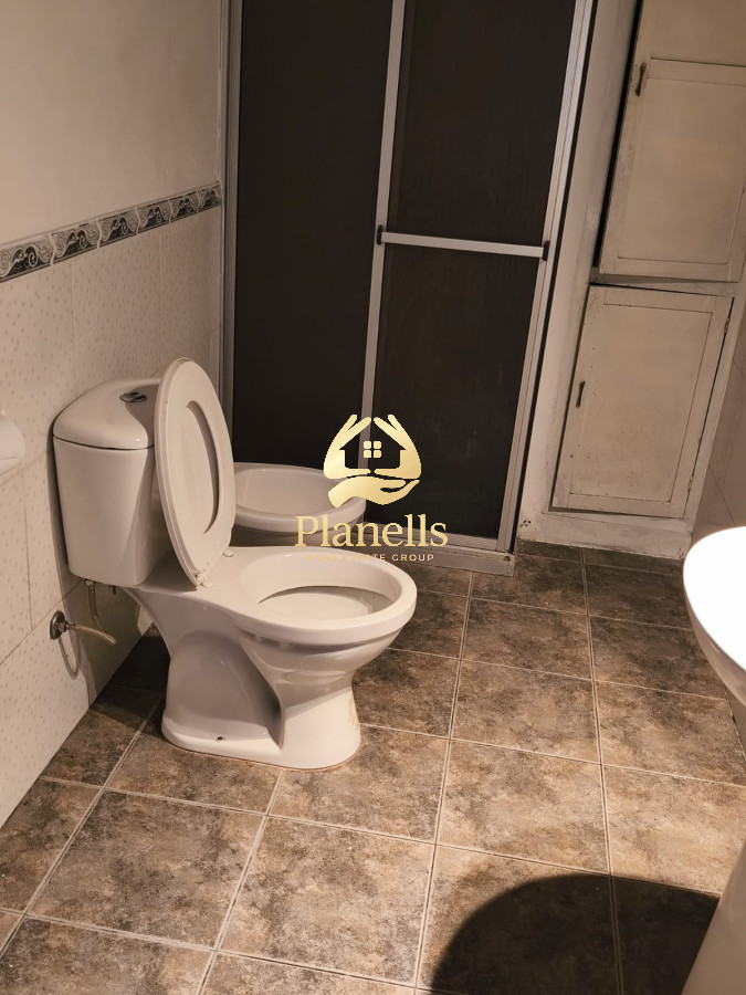Venta y alquiler de casa con apto en San Carlos 7
