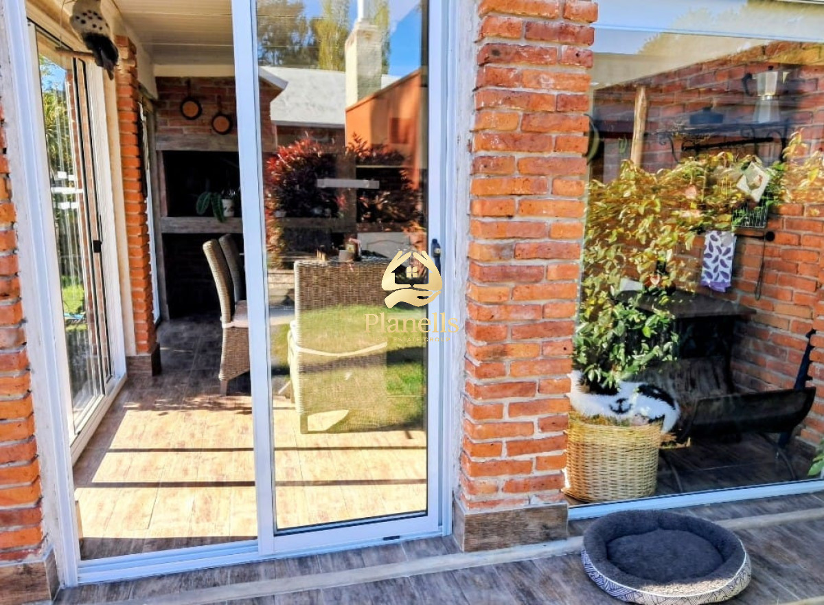 Casa ID.4064 - CASA EN VENTA JARDINES DE CORDOBA 2 DORM + BARBACOA INDEPENDIENTE U$S 350000MIL DOLARES 