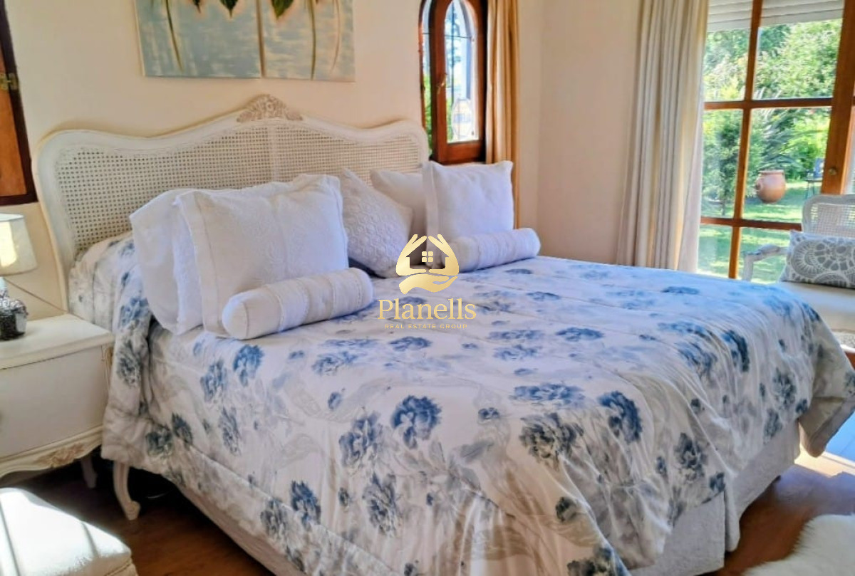 Casa ID.4064 - CASA EN VENTA JARDINES DE CORDOBA 2 DORM + BARBACOA INDEPENDIENTE U$S 350000MIL DOLARES 