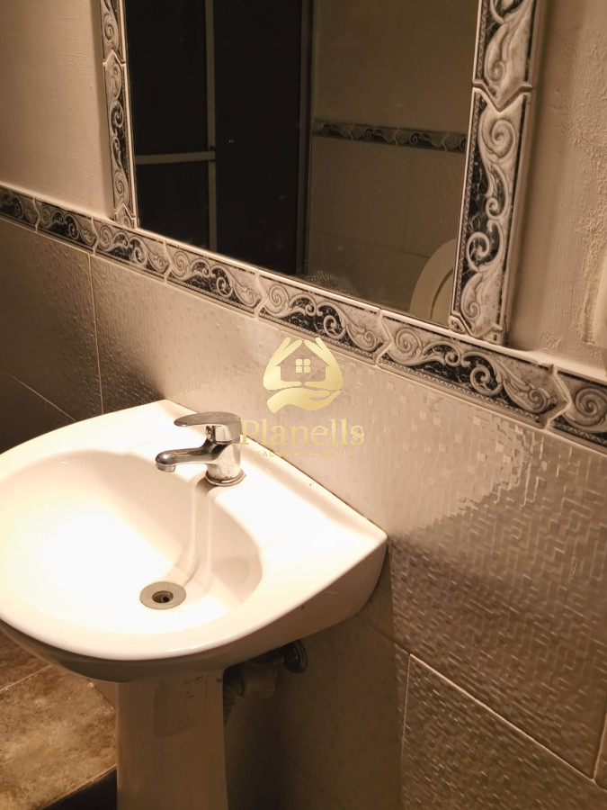Venta y alquiler de casa con apto en San Carlos 8
