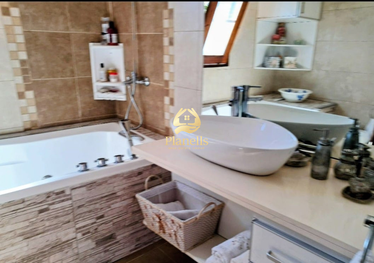 Casa ID.4064 - CASA EN VENTA JARDINES DE CORDOBA 2 DORM + BARBACOA INDEPENDIENTE U$S 350000MIL DOLARES 