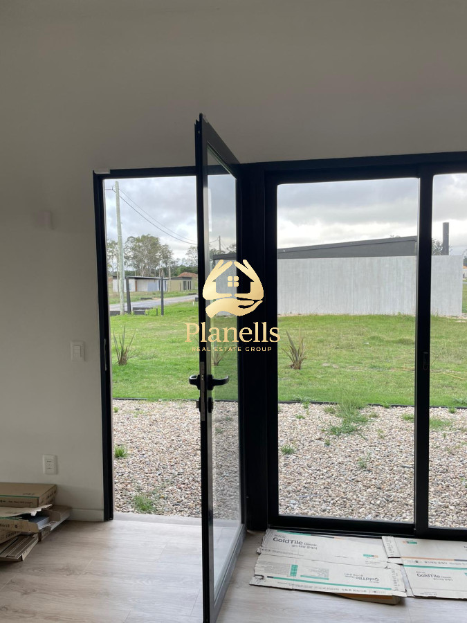 Venta de casas CON RENTA  zona Luisch Miradores dos dormitorios 18