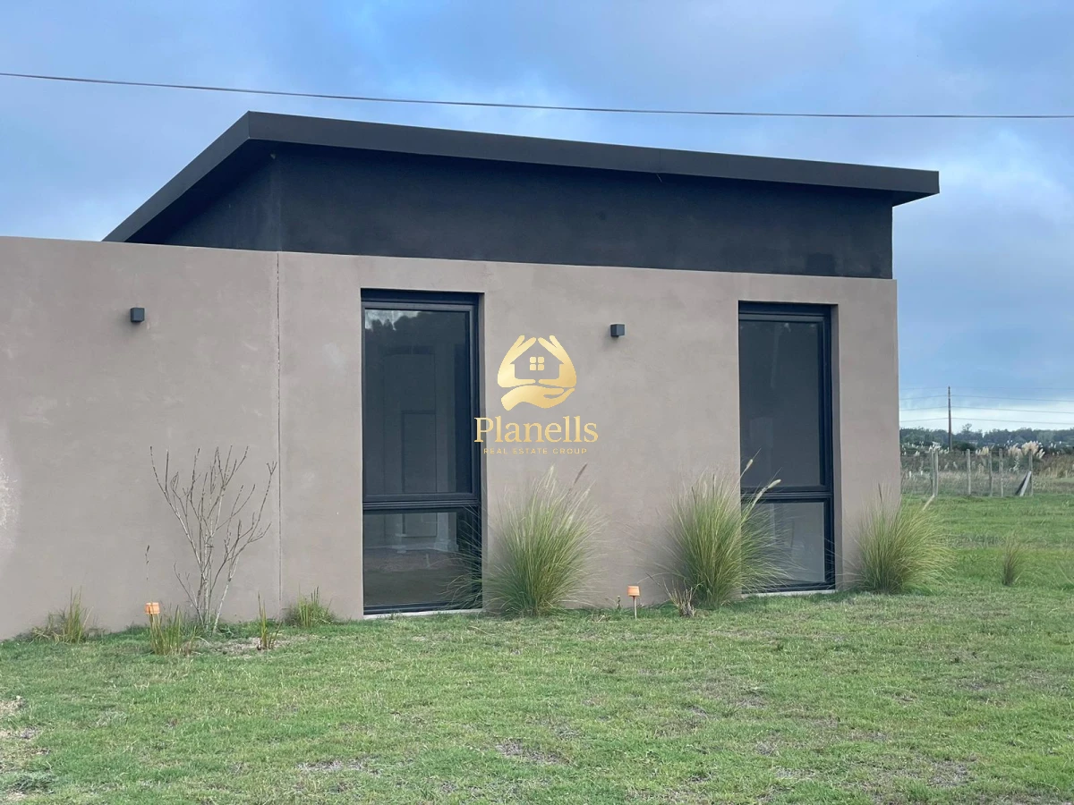 Casa ID.2344 - Venta de casas CON RENTA  zona Luisch Miradores dos dormitorios