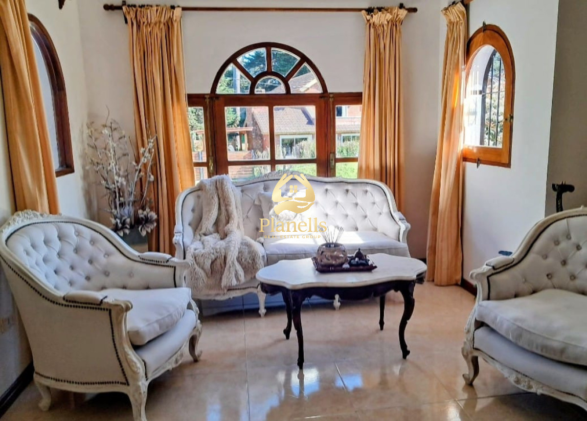 Casa ID.4064 - CASA EN VENTA JARDINES DE CORDOBA 2 DORM + BARBACOA INDEPENDIENTE U$S 350000MIL DOLARES 
