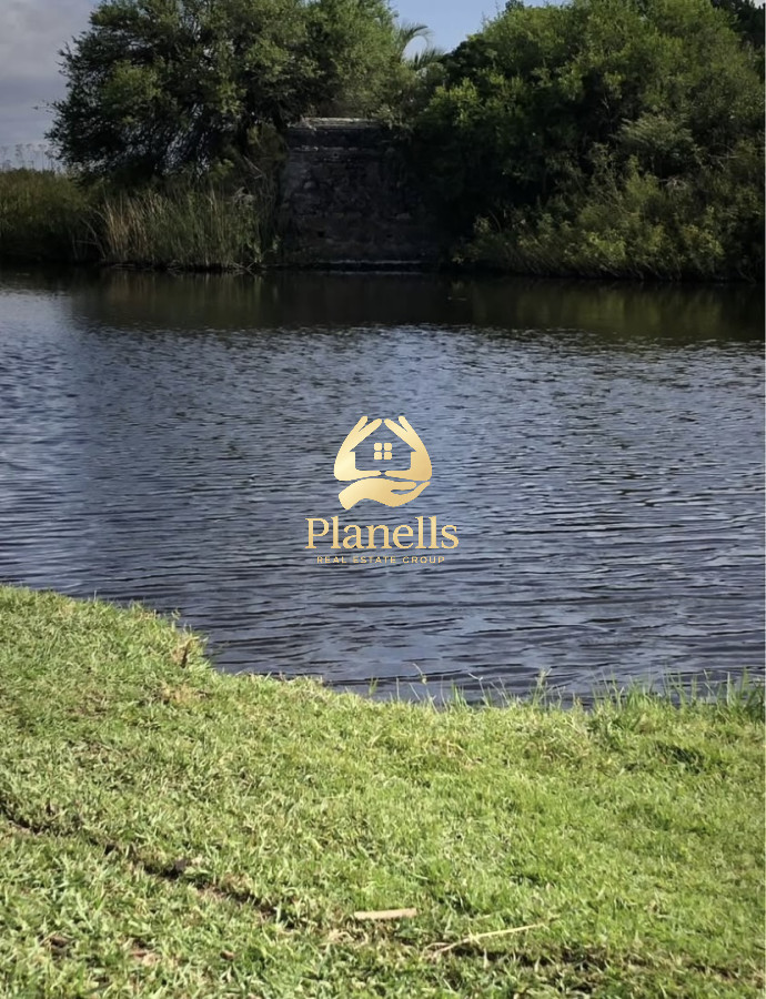 ðŸŒ¿ En venta: Hermosa chacra en Rocha ðŸŒ¿  Se venden casi 7 hectáreas con 320 metros de costa sobre el Arroyo Las Conchas, en un entorno natural único. 2