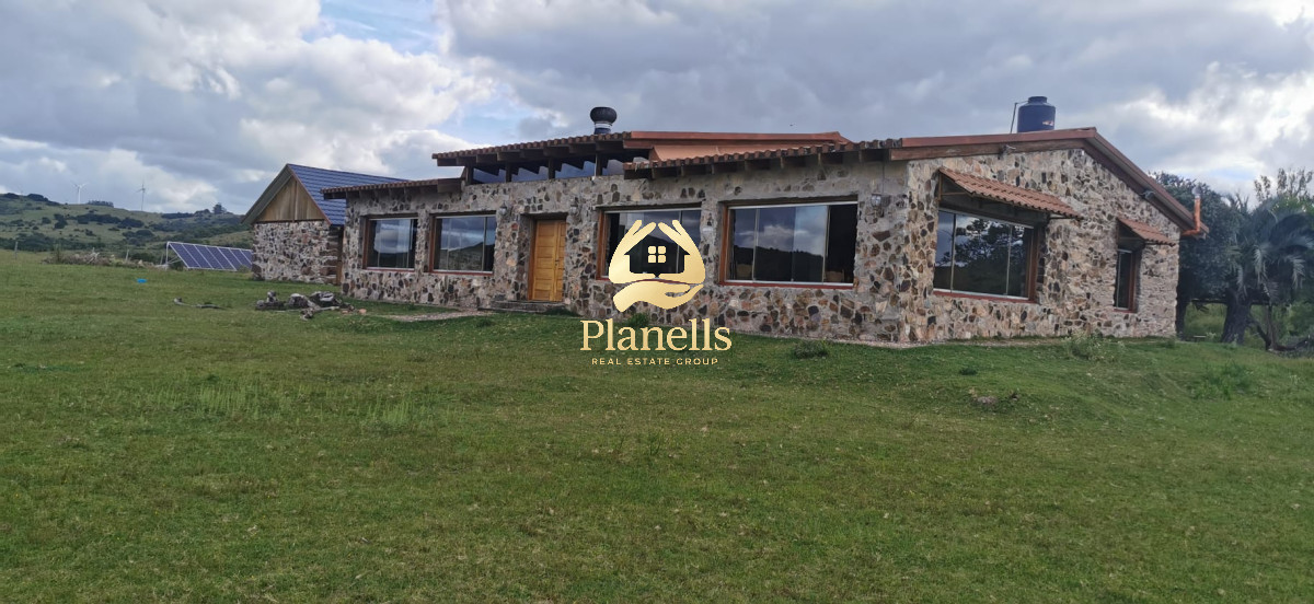 Venta de casa de piedra y campo de 33 HA 1