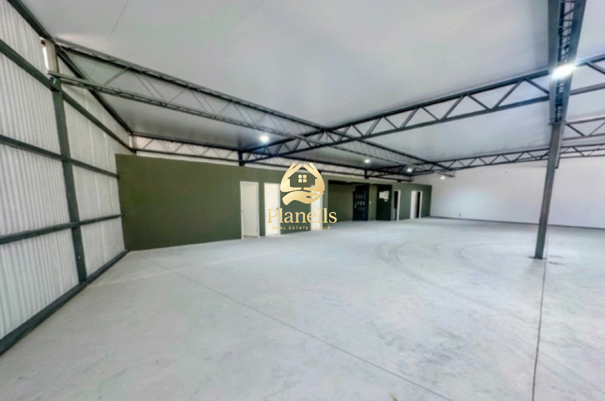 Local Comercial ID.3712 - Local Comercial de 660 m2 en la Avenida, mas estratÃ©gica de Maldonado. 