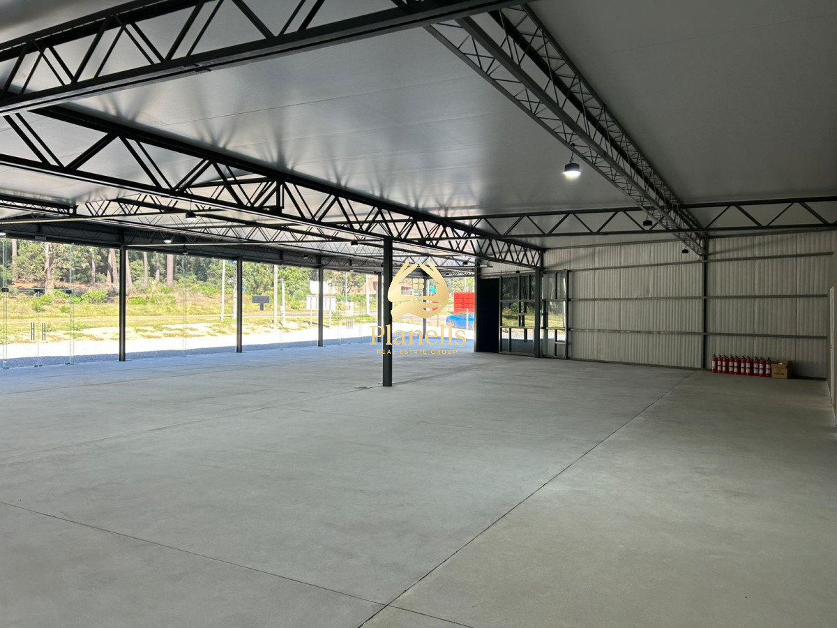 Local Comercial ID.3712 - Local Comercial de 660 m2 en la Avenida, mas estratÃ©gica de Maldonado. 