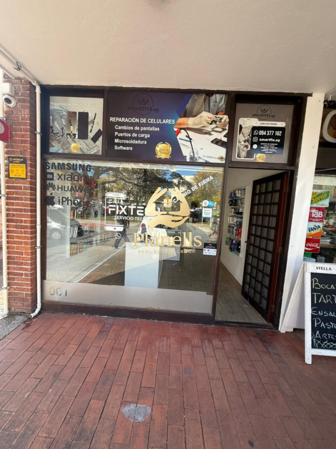Local Comercial ID.4417 - se vende llave de local de celulares en centro de Maldonado