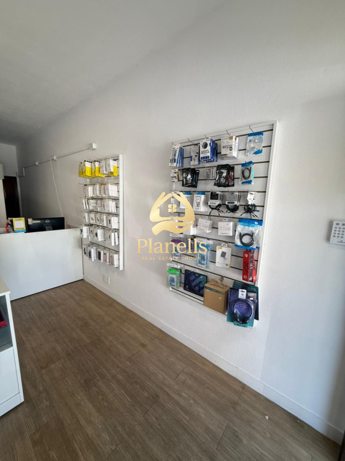 Local Comercial ID.4417 - se vende llave de local de celulares en centro de Maldonado