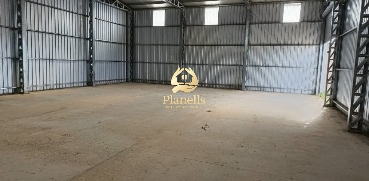 Local Comercial ID.4470 - LOCAL EN ARRENDAMIENTO EN 4 H 300M2  -2000 MIL DOLARES 